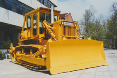 山推推土機累計銷量突破2000臺；被國家經(jīng)貿部批準為進出口自營權企業(yè)。