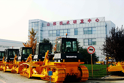 2009年，山推研發(fā)中心被國家人事部批準設立博士后科研工作站，同年召開首屆科技創(chuàng)新大會。